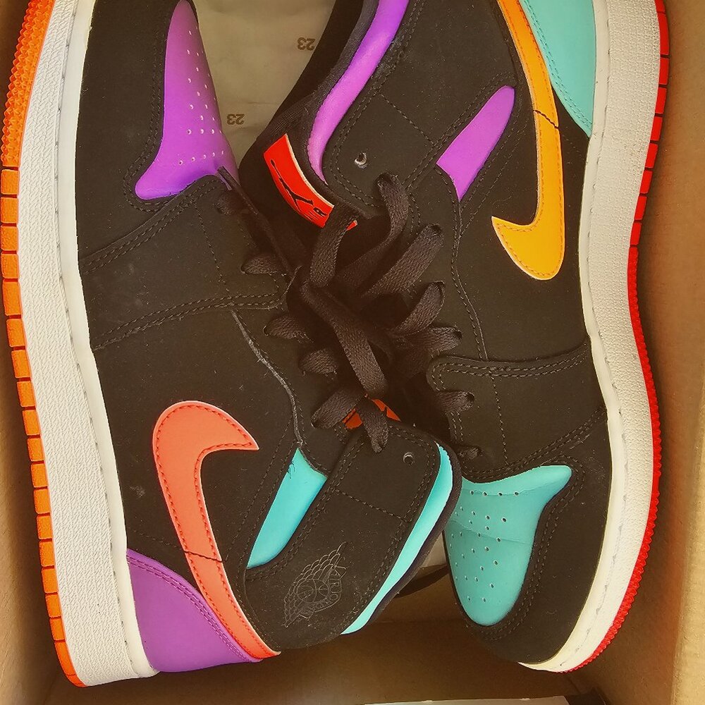 Air Jordan 1 Mid Size 7 in kids (used)